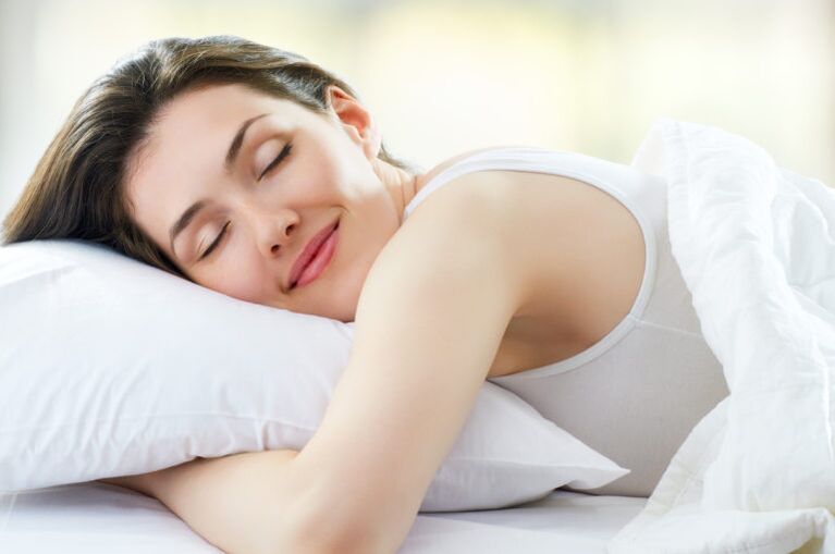 Dormir suffisamment est l’une des règles pour perdre du poids en une semaine.