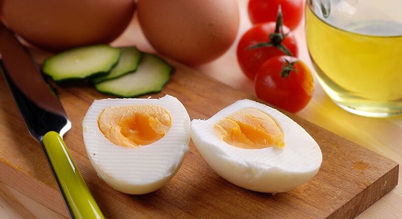 œuf à la coque et légumes pour perdre du poids